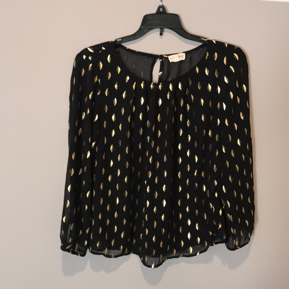 Black and gold flowy top.